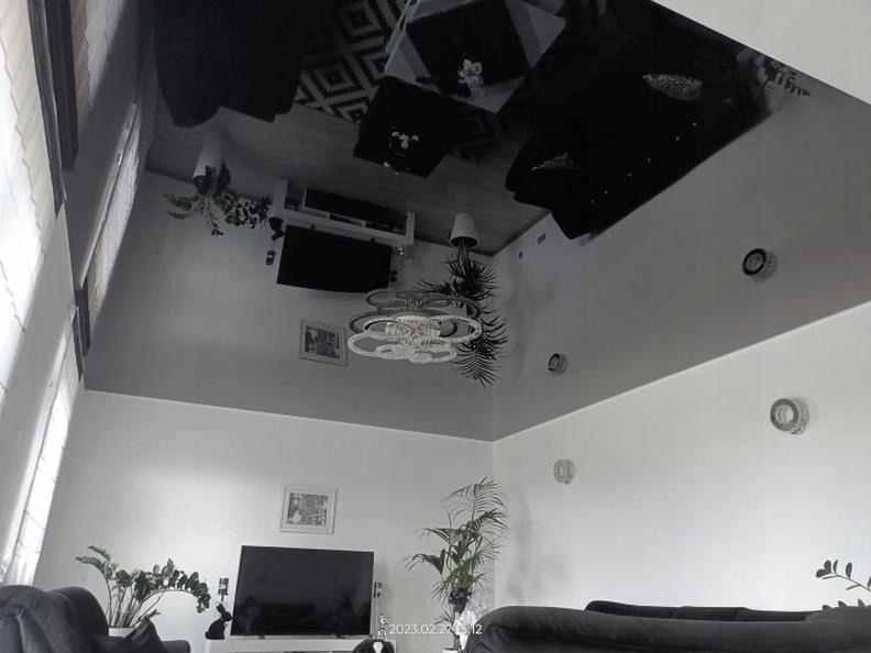 Jak dobrać oświetlenie do sufitu napinanego? Lampy bez prześwitów