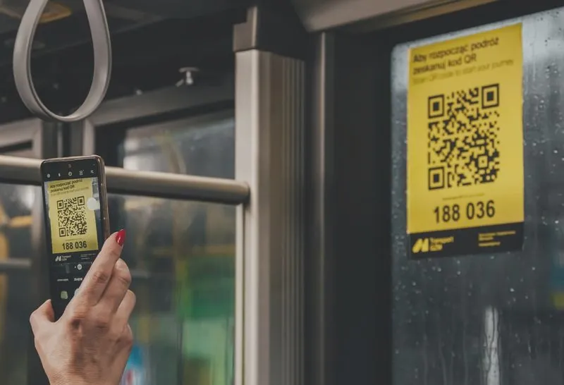 Jak w prosty sposób zeskanować kod QR aparatem – poznaj niezbędne kroki