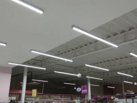 Jakie oświetlenie do sklepu wybrać, by podkreślić produkty i zwiększyć komfort zakupów