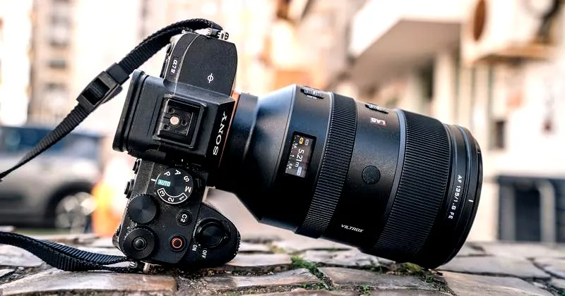 Obiektyw 135 mm – do czego wykorzystać jego możliwości w fotografii?